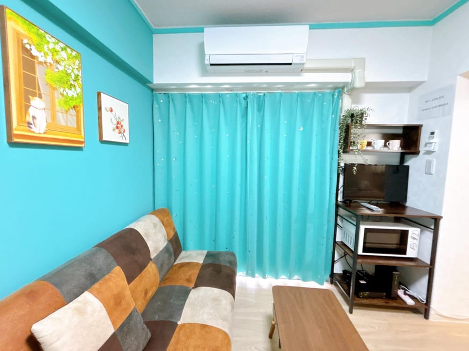 TV and multimedia, Living room, Seating area, air conditioner