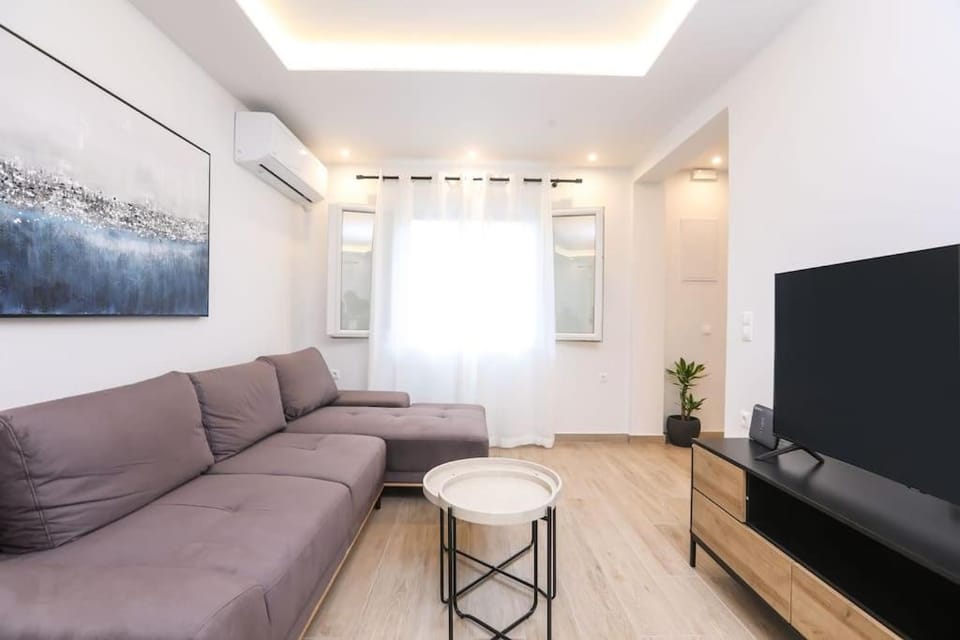 Communal lounge/ TV room, TV and multimedia, Living room, Seating area, Evening entertainment