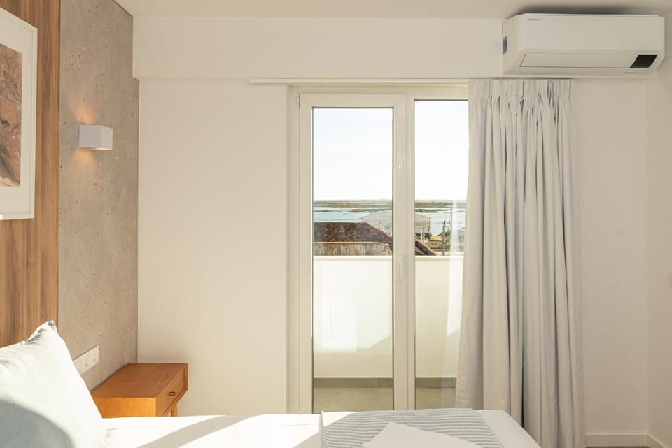 Bed, Photo of the whole room, Bedroom, air conditioner