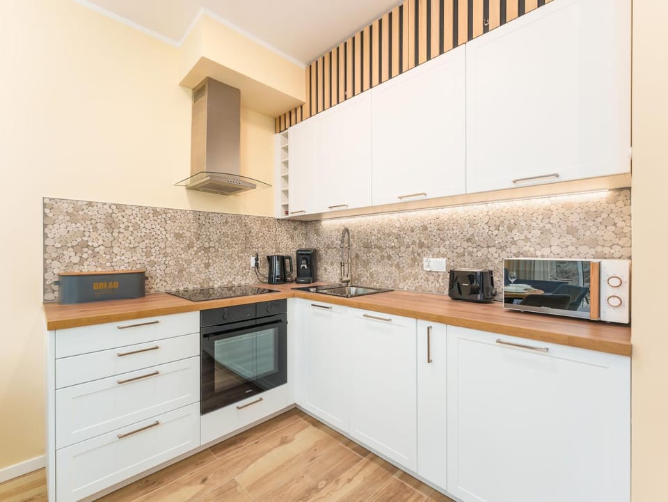 Kitchen or kitchenette, dishwasher, oven, stove