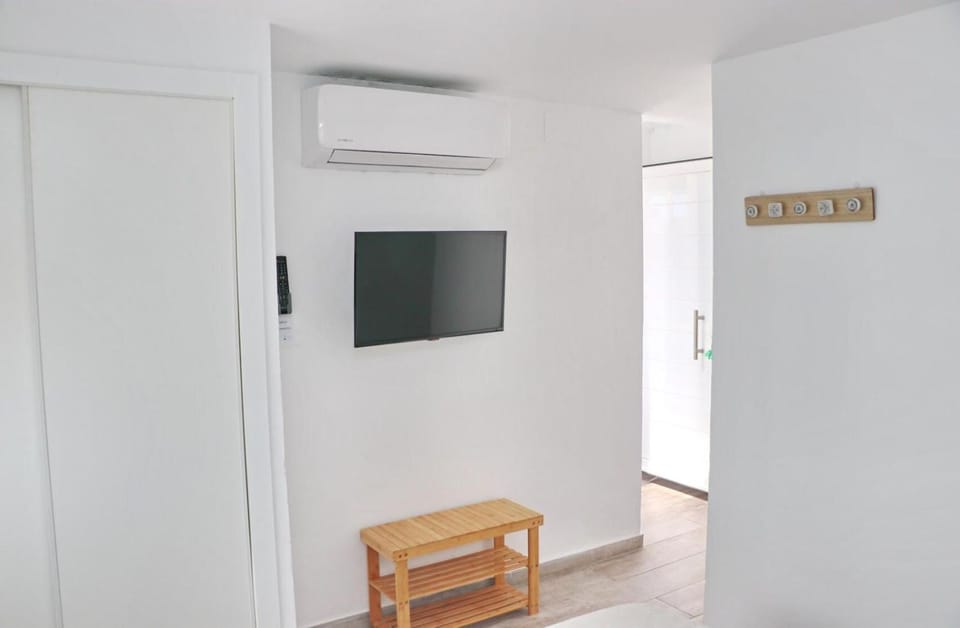 Bedroom, air conditioner