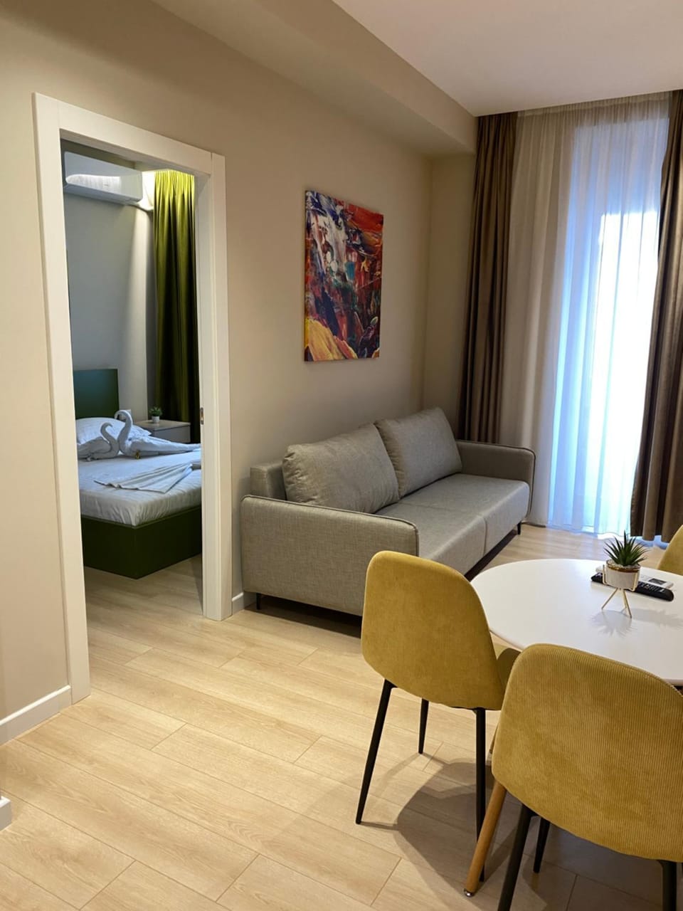 Bed, Living room, Photo of the whole room, Seating area, Dining area, Bedroom