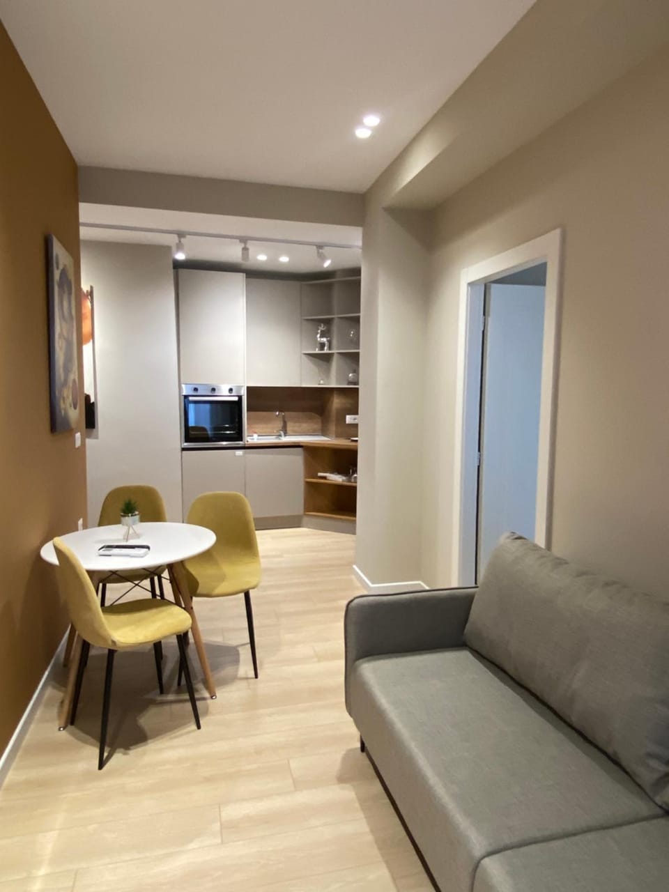 TV and multimedia, Living room, Seating area, Dining area
