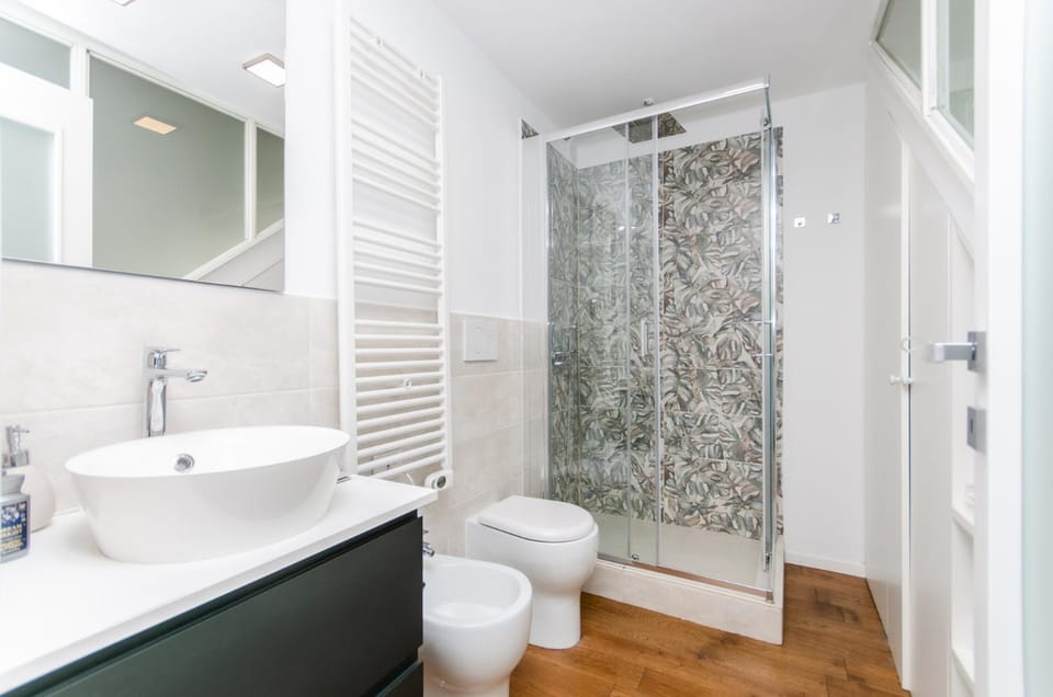 Shower, Toilet, Bathroom, towels