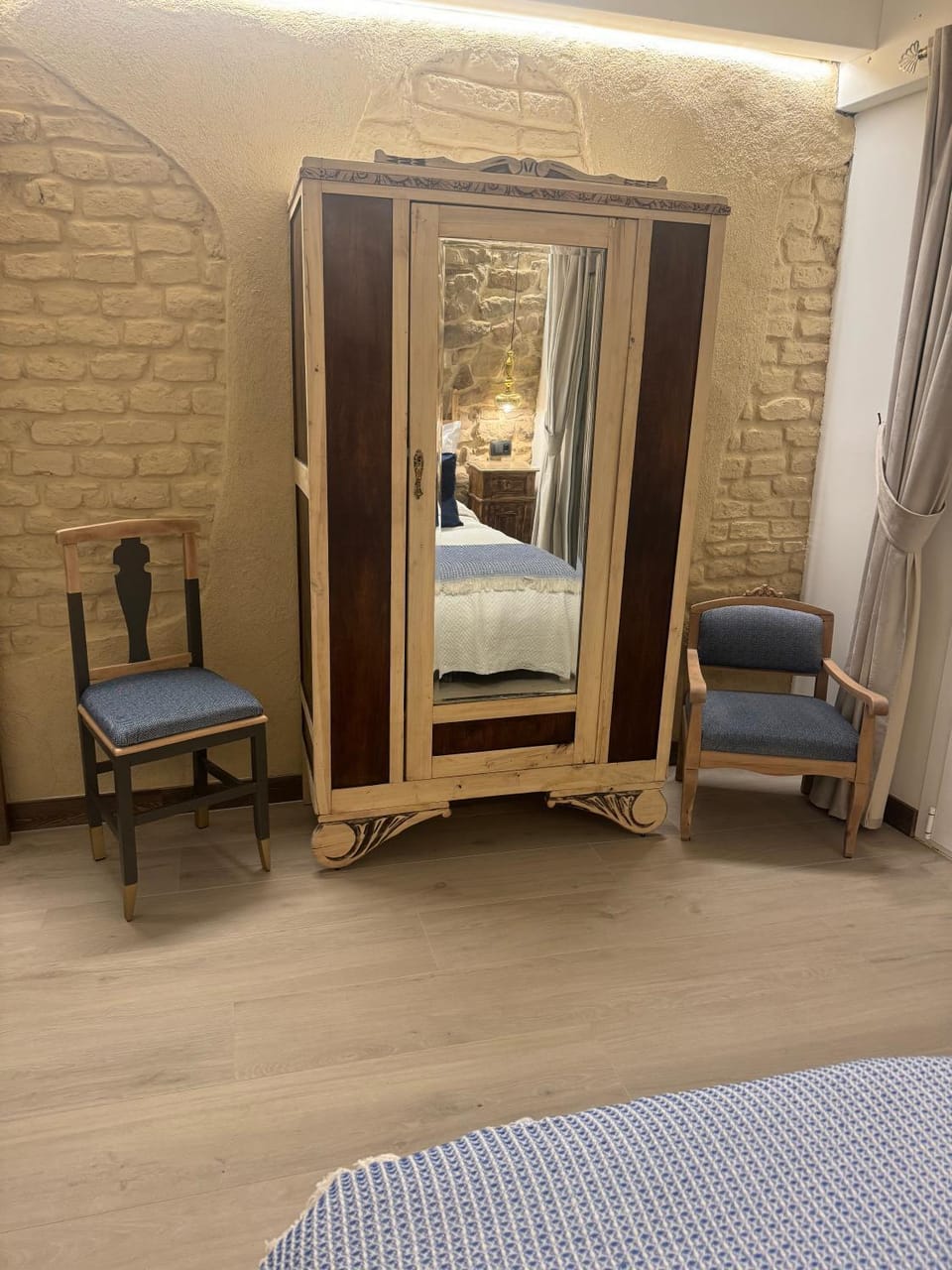 Photo of the whole room, Bedroom