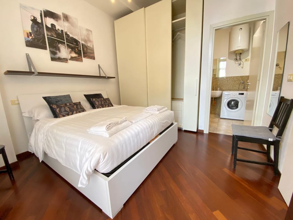 Bed, wardrobe, washing machine