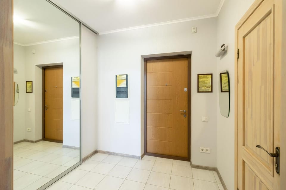 Area and facilities, wardrobe
