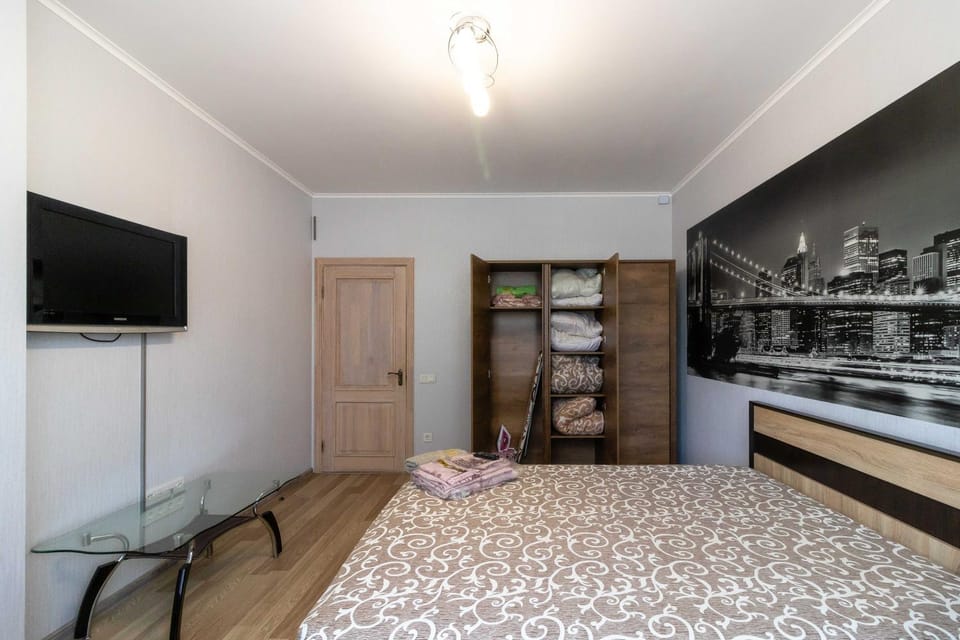 Bed, TV and multimedia, Living room, Photo of the whole room, Bedroom, towels, wardrobe