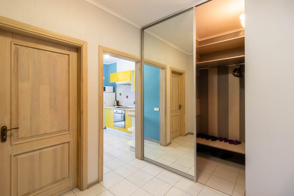 Area and facilities, wardrobe