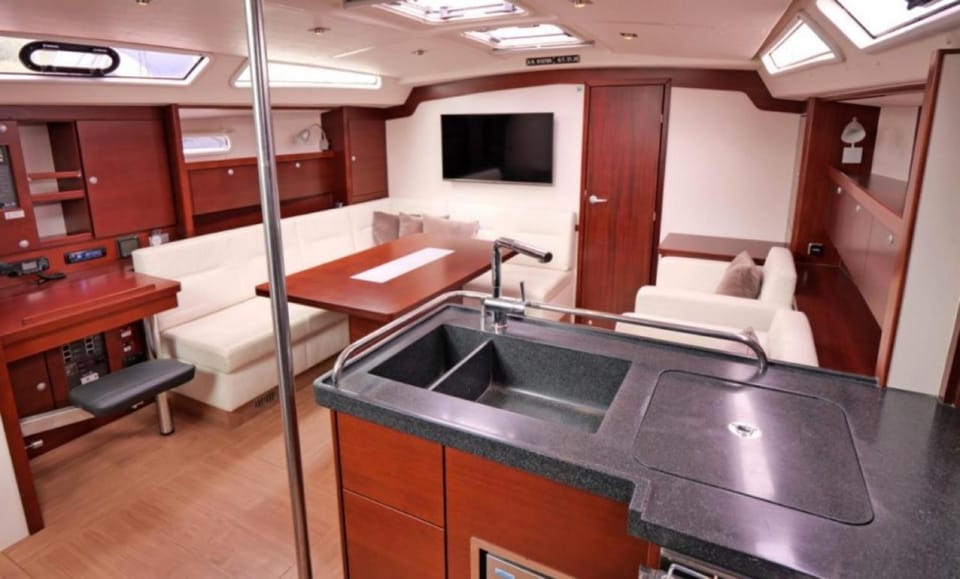 TV and multimedia, Kitchen or kitchenette, Seating area