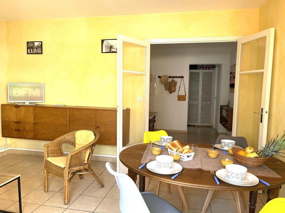 Appartement 2 chambres à 100 m de la plage Apartment in Fréjus