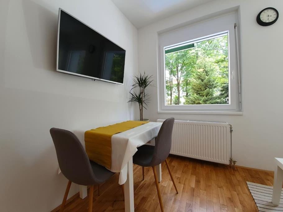 Happy Vibes apartment, charming & with free parking Apartment in Ljubljana
