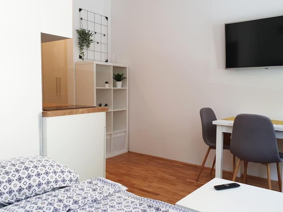 Happy Vibes apartment, charming & with free parking Apartment in Ljubljana