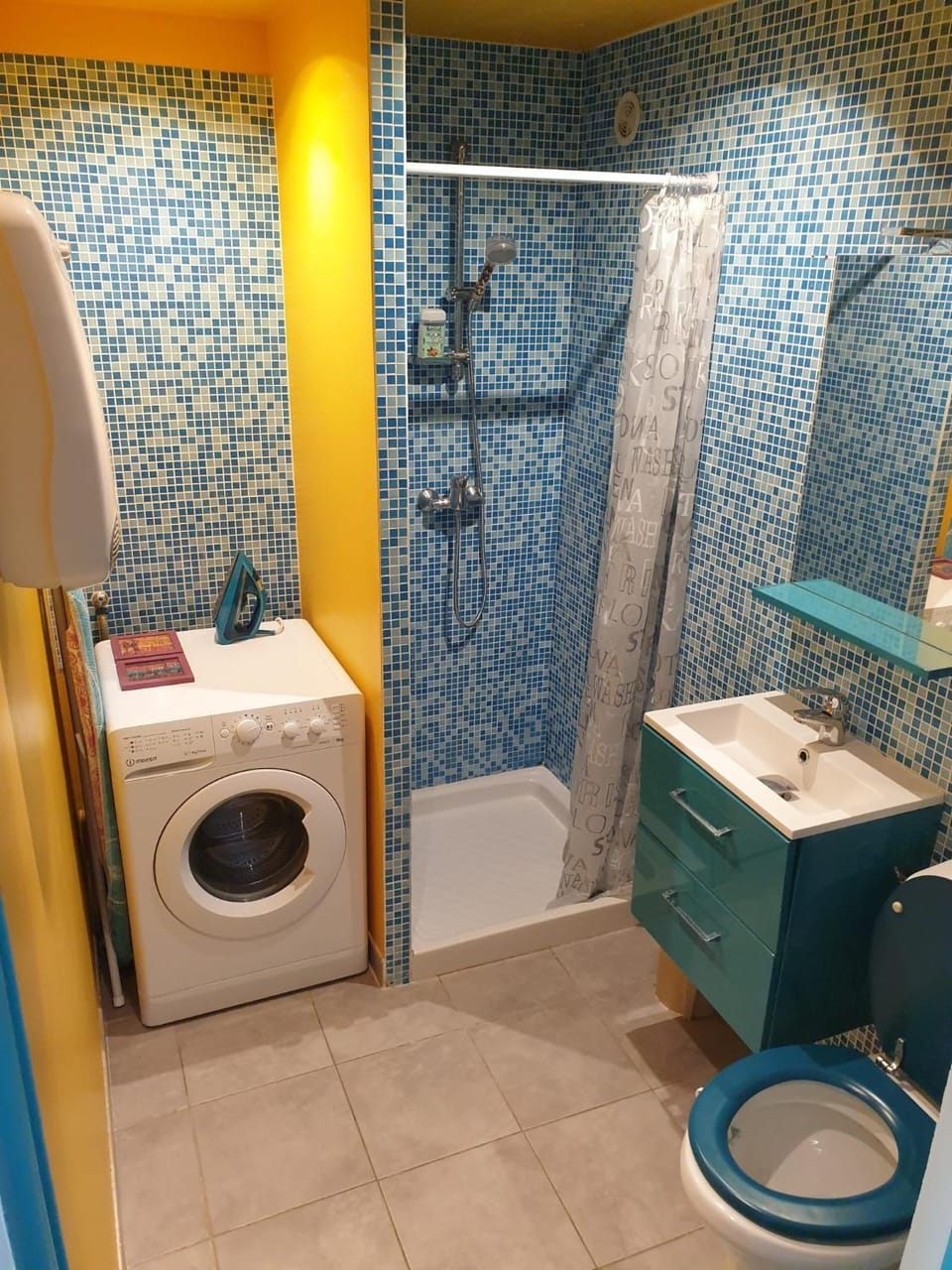 Shower, Toilet, Bathroom, flat iron, hair dryier, heating, washing machine