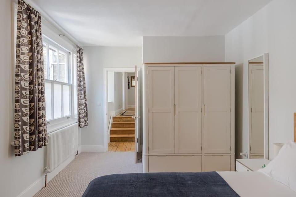 The Oval Abode Apartment in London