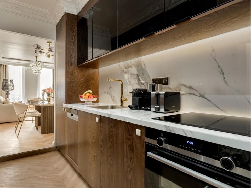 Coffee/tea facilities, Kitchen or kitchenette, stove