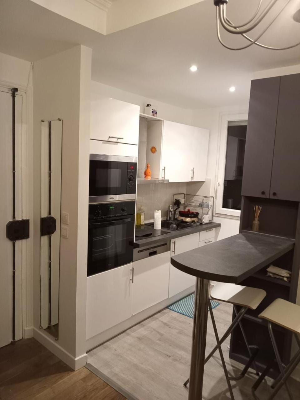 Kitchen or kitchenette, Dining area, oven, stove