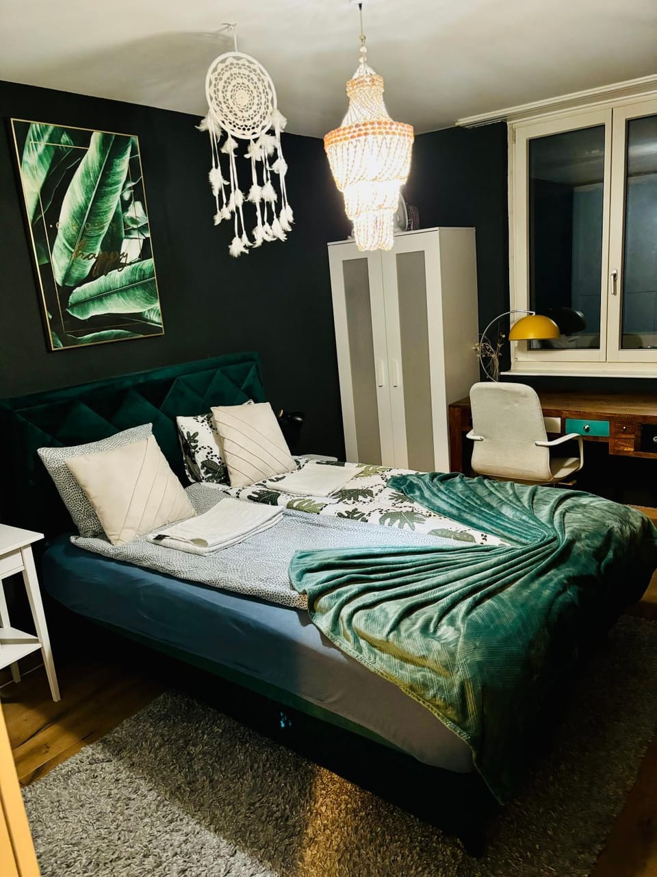 Bed, Photo of the whole room, Bedroom