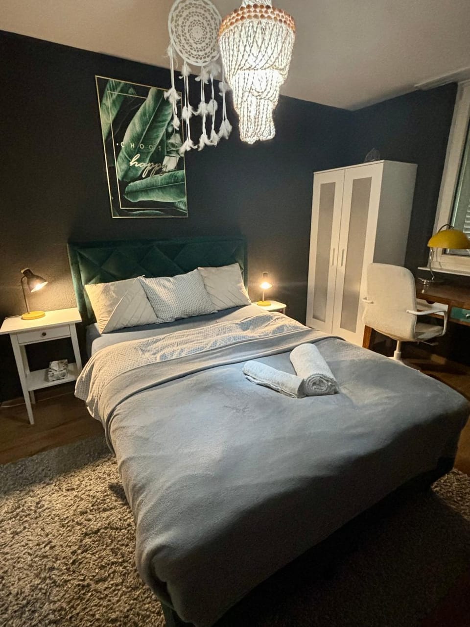 Bed, Bedroom, towels