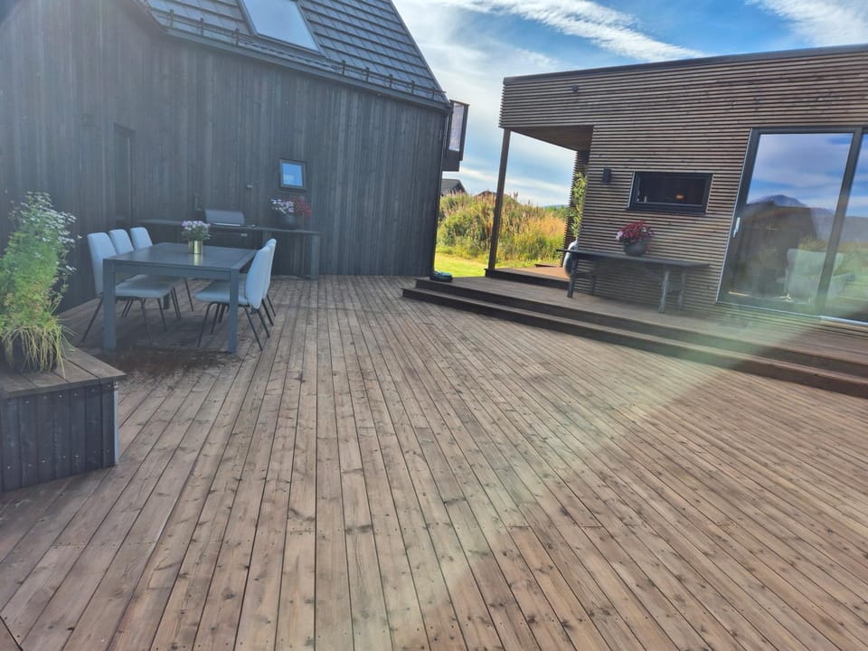 Property building, Patio, Summer