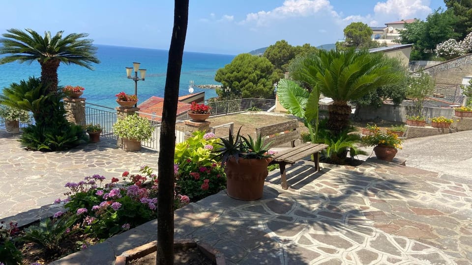 Donna Laura Sea Front Apartment in Campania