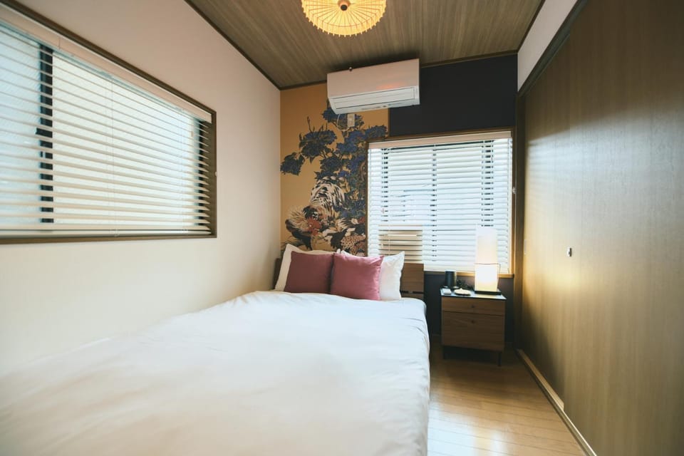 Bed, Photo of the whole room, Bedroom, air conditioner