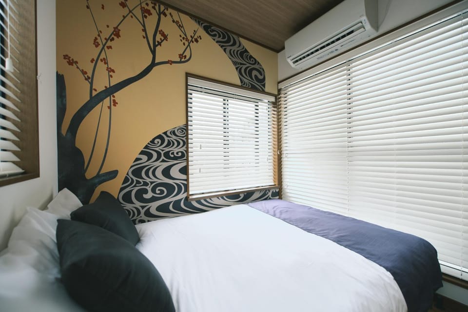 Photo of the whole room, air conditioner