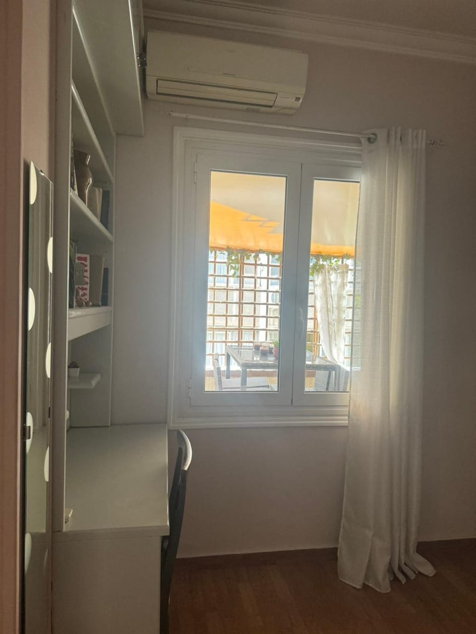 Photo of the whole room, air conditioner