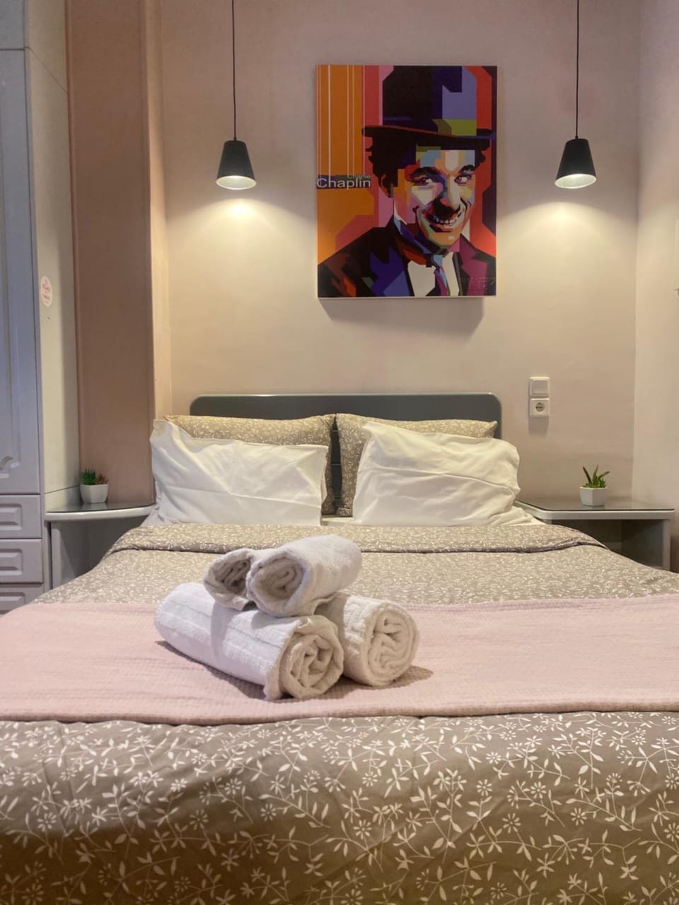 Bed, Photo of the whole room, Decorative detail, Bedroom, towels