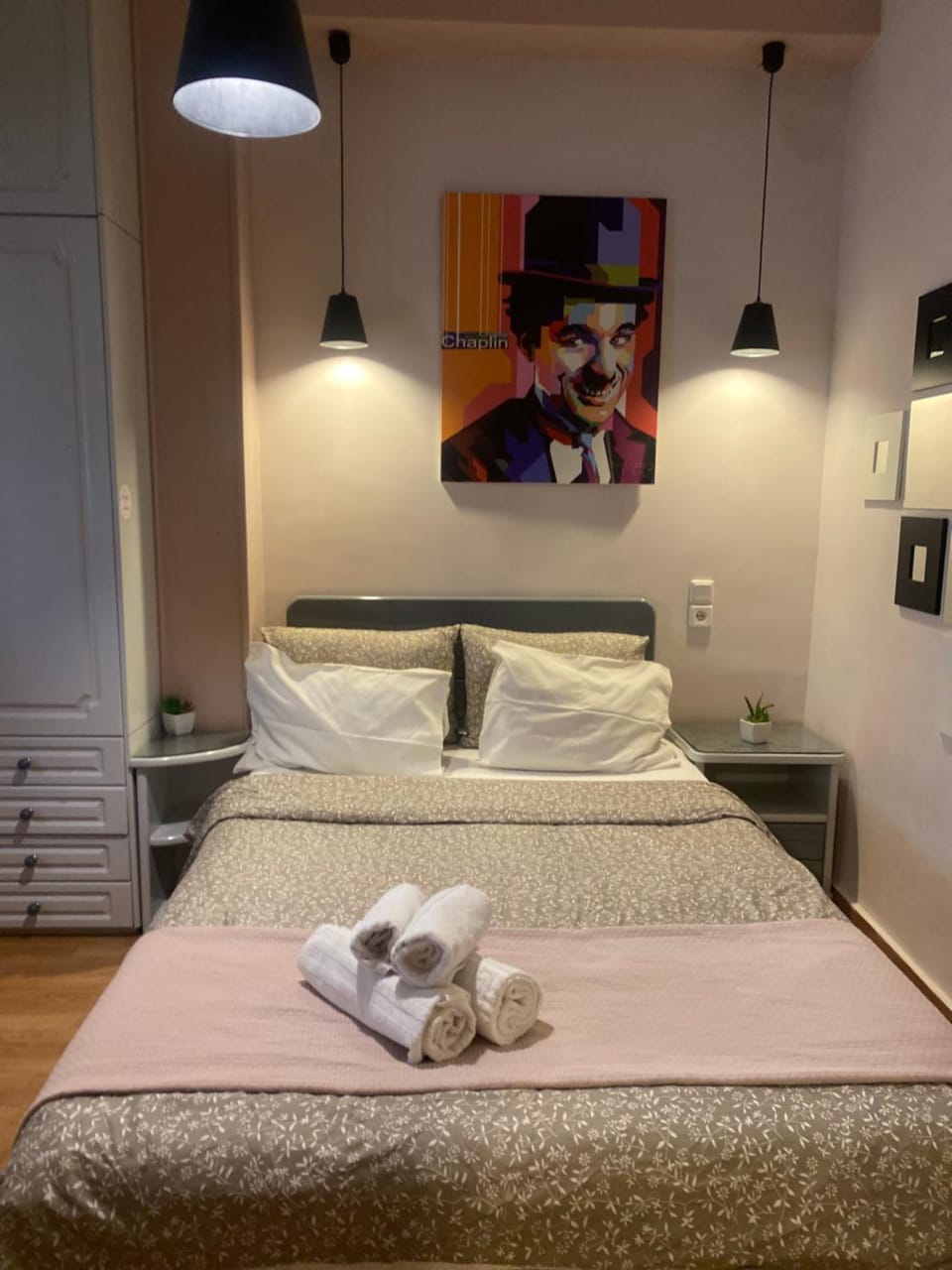 Bed, Photo of the whole room, Bedroom, towels
