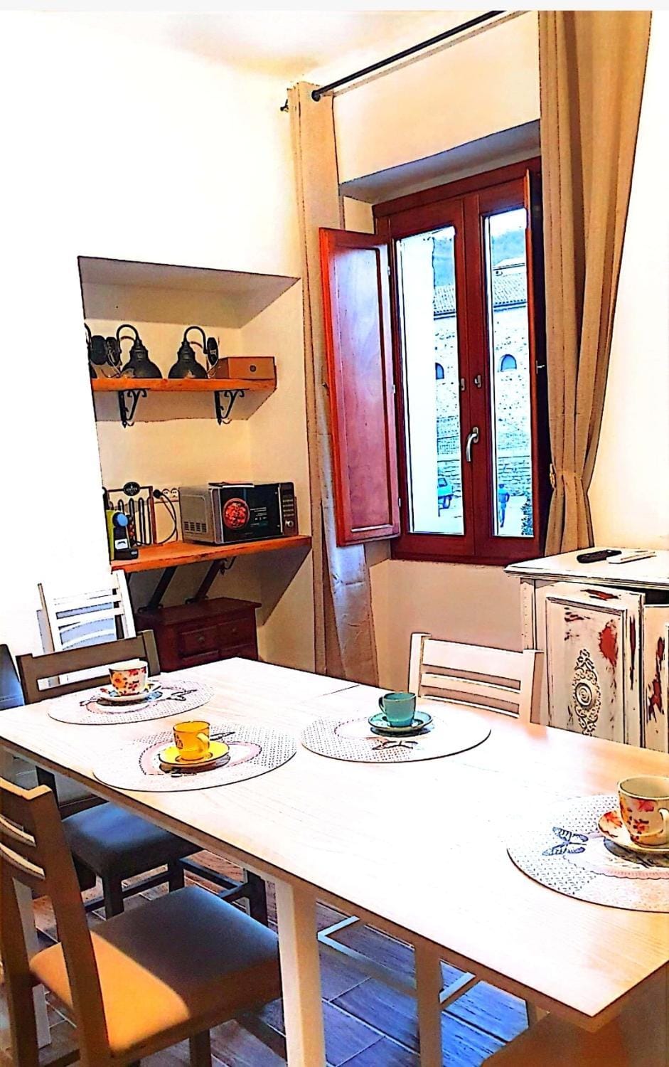 Living room, Breakfast