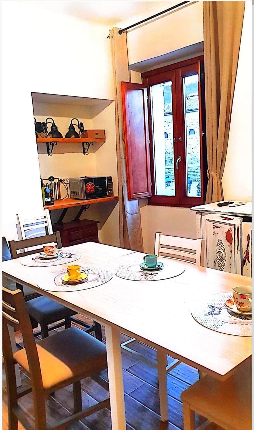 Seating area, Dining area