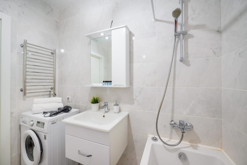 Shower, Bathroom, Bath, towels, washing machine, dryer