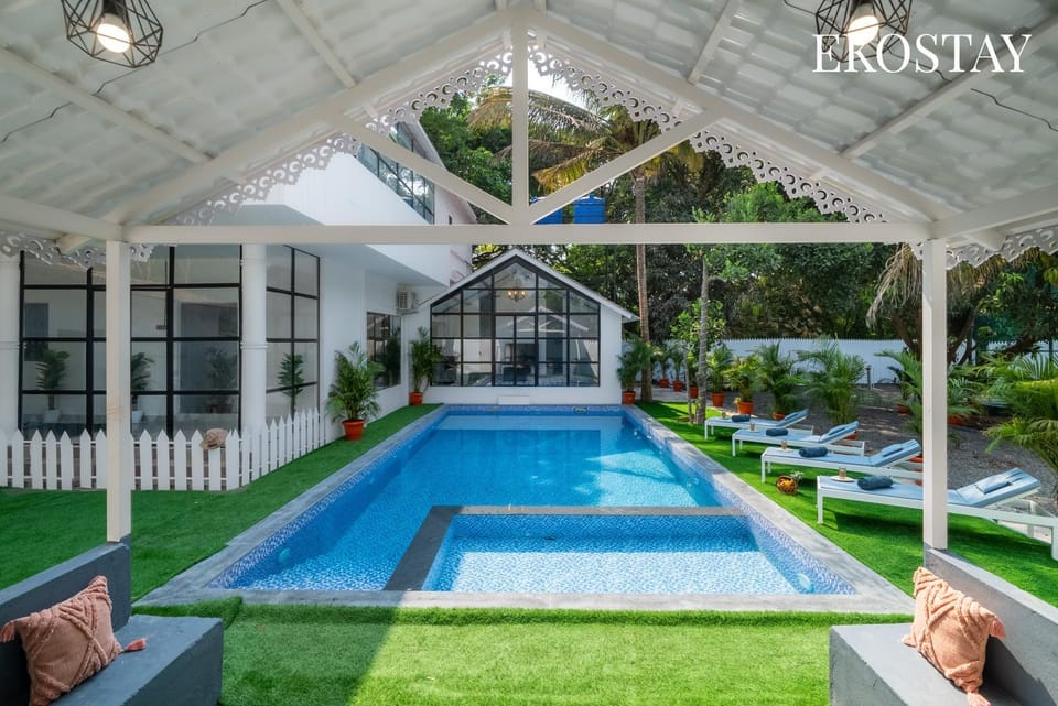 Day, Natural landscape, Garden, Garden view, Pool view, Swimming pool, sunbed