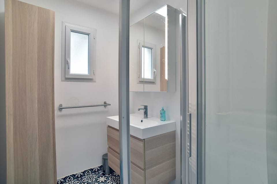 Shower, Bathroom