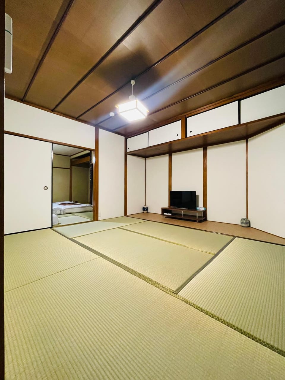 Namba Shinsaibashi 10 mins Osaka Castle　East Apartment in Osaka
