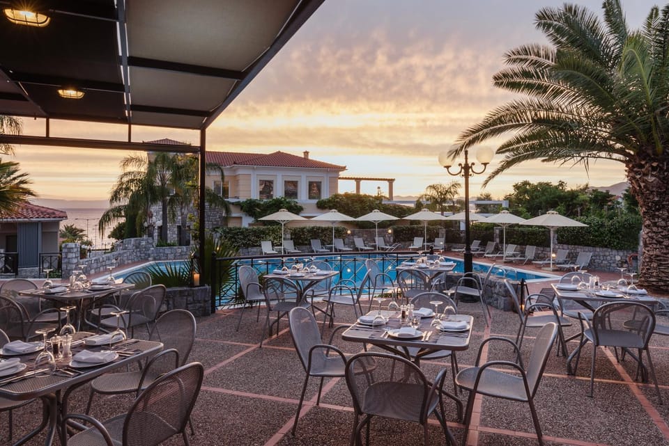 Restaurant/places to eat, Restaurant/places to eat, Swimming pool, Swimming pool