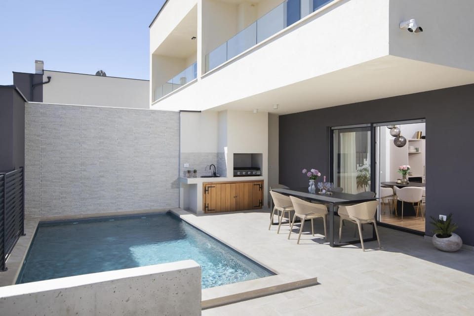 Property building, Swimming pool