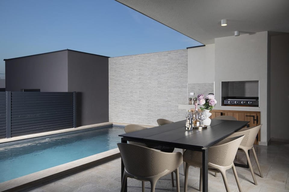 Dining area, Swimming pool