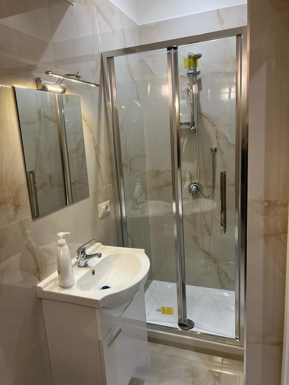 Shower, Bathroom, towels