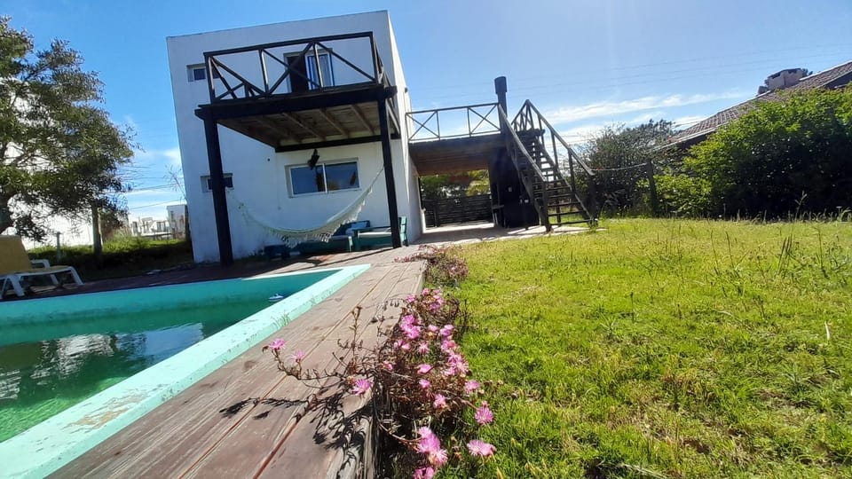 Property building, Garden, Garden view, Pool view, Swimming pool