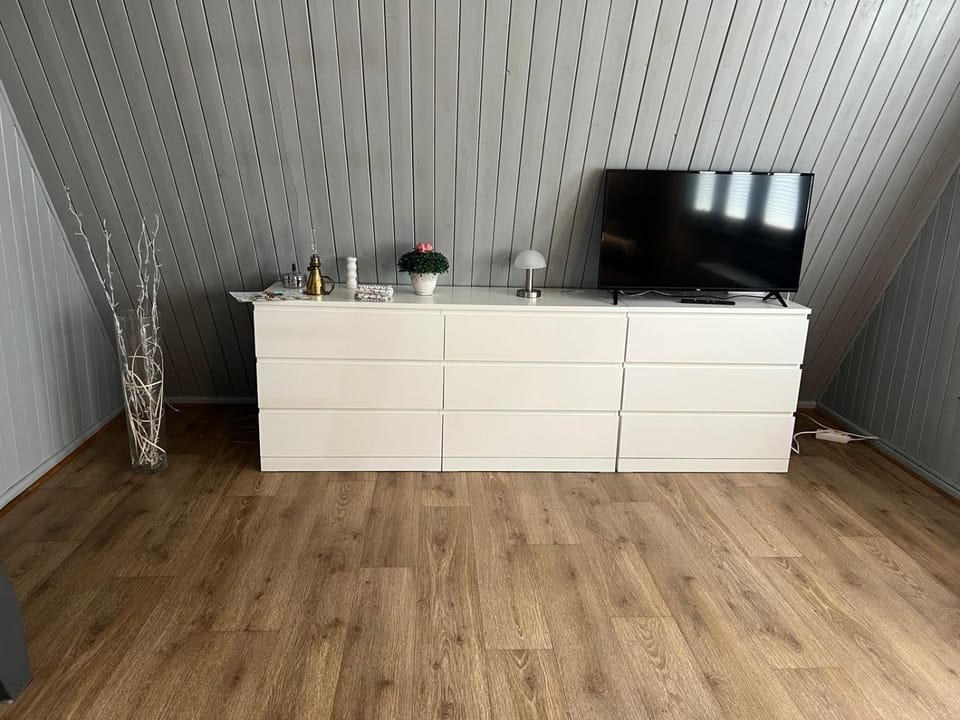 TV and multimedia, Seating area