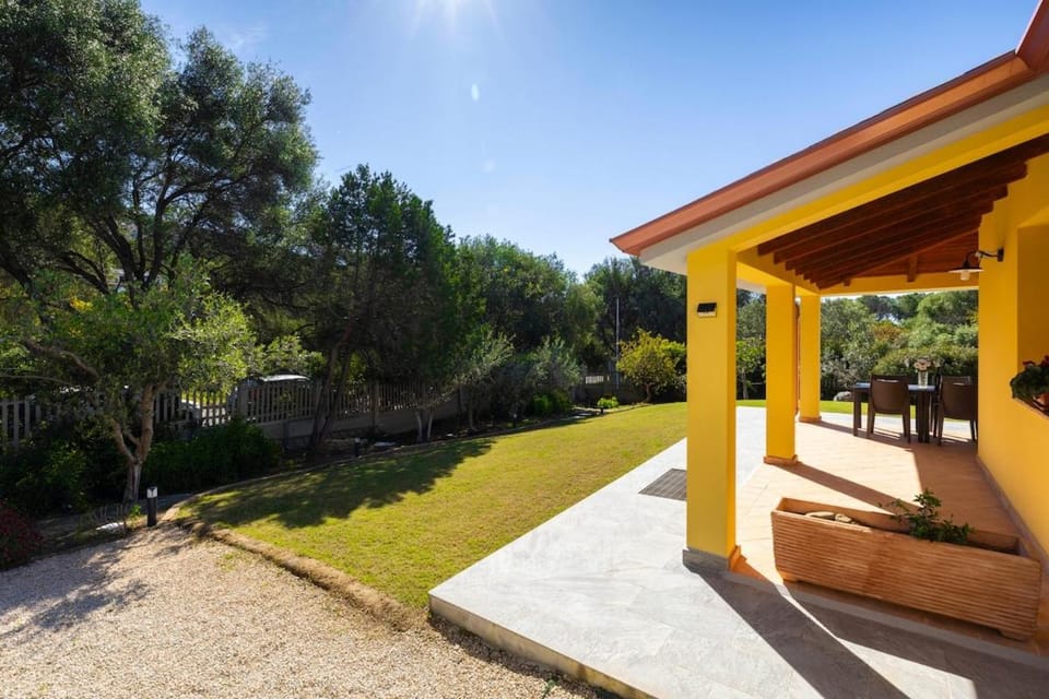 Property building, Day, Garden, Garden view