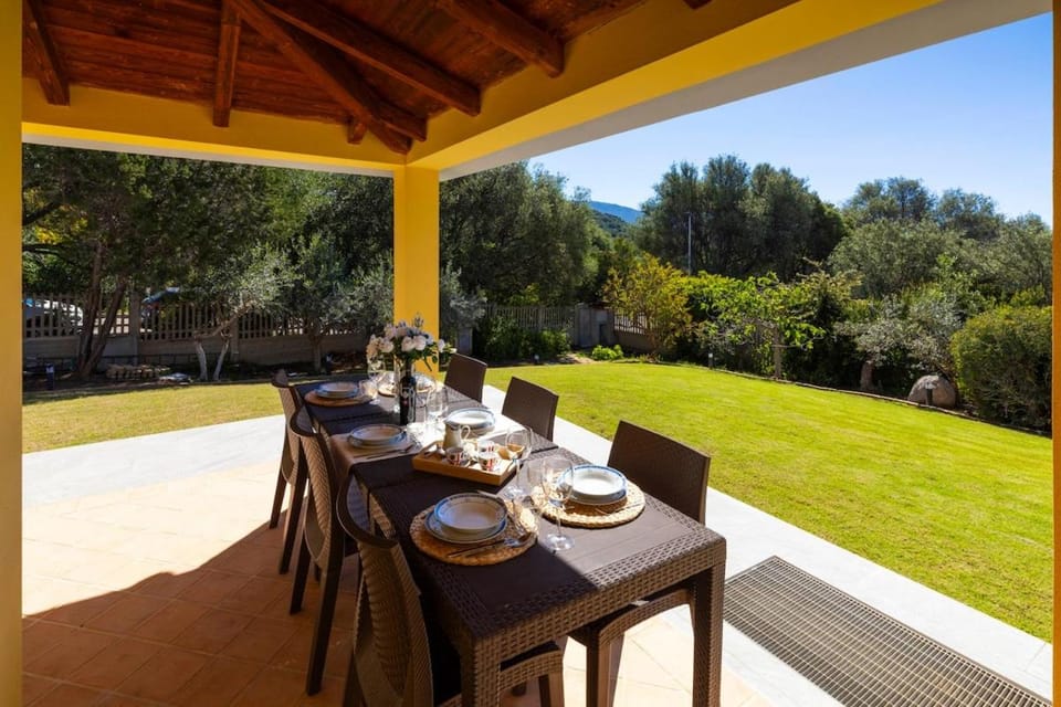 Patio, Day, Garden, Dining area, Garden view