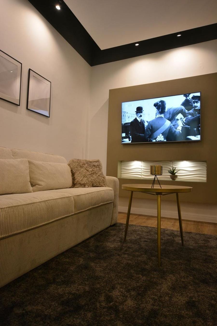 Bed, TV and multimedia, Living room