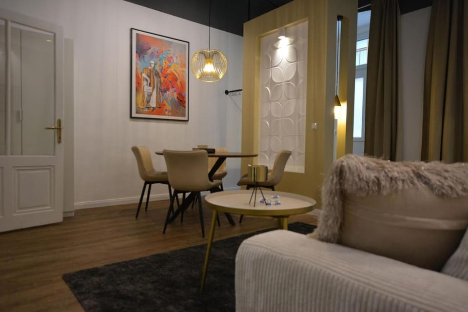 Dining area, Food