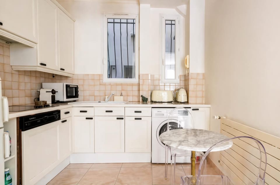 Champs-Elysées/President Palace.Terrace & parking Apartment in Paris