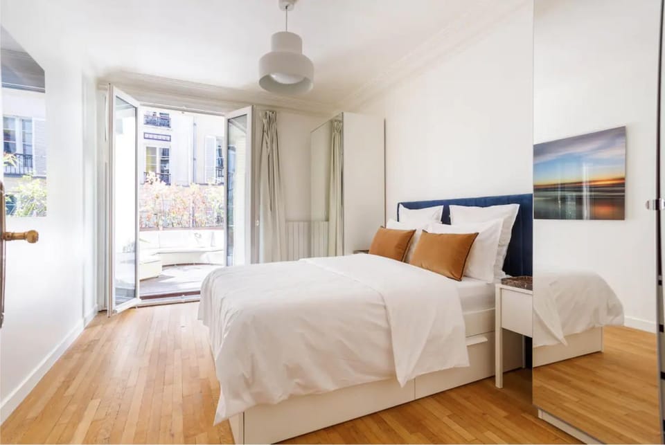Bed, Photo of the whole room, Bedroom