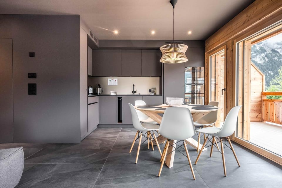 Dining area, kitchen
