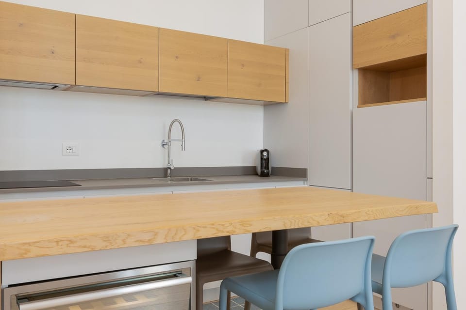 Kitchen or kitchenette, Dining area, stove